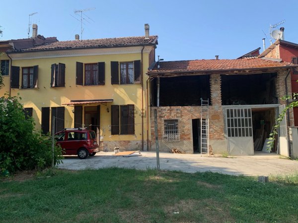 casa indipendente in vendita ad Incisa Scapaccino