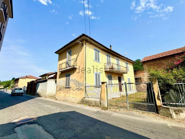 casa indipendente in vendita ad Incisa Scapaccino in zona Poggio