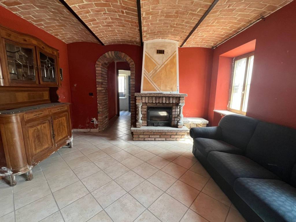 casa indipendente in vendita ad Incisa Scapaccino in zona Poggio