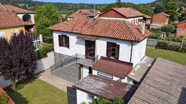 casa indipendente in vendita ad Incisa Scapaccino in zona Poggio