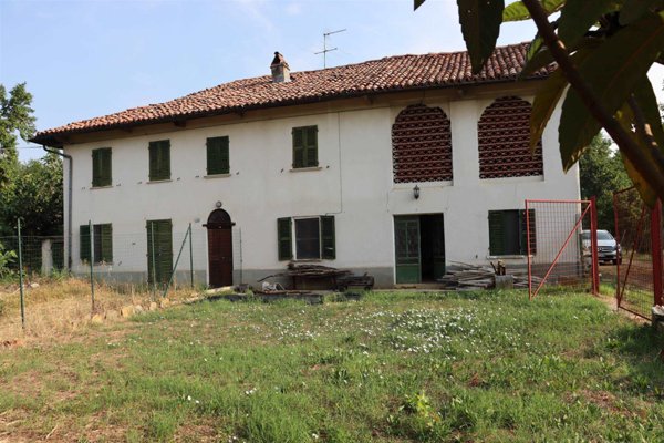 casa indipendente in vendita ad Incisa Scapaccino in zona Poggio