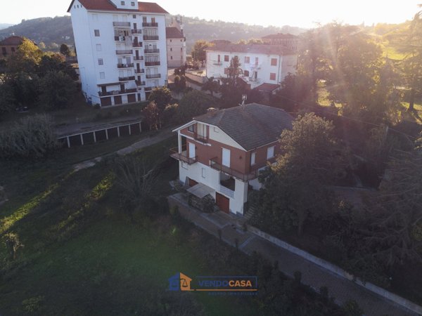 casa indipendente in vendita ad Isola d'Asti in zona Piano