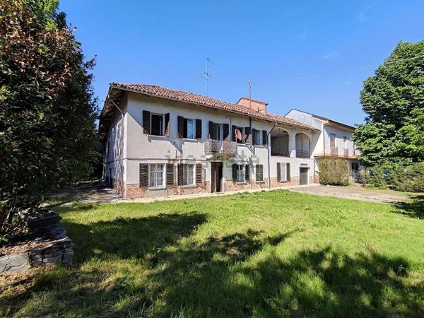 pentavano in vendita ad Isola d'Asti in zona Piano