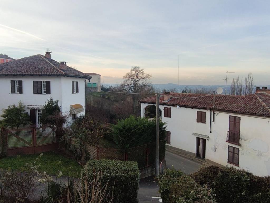 casa indipendente in vendita ad Isola d'Asti in zona Piano