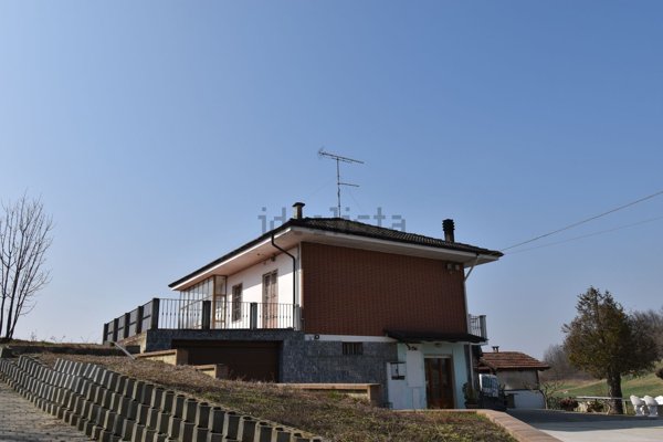 casa indipendente in vendita ad Isola d'Asti in zona Villa