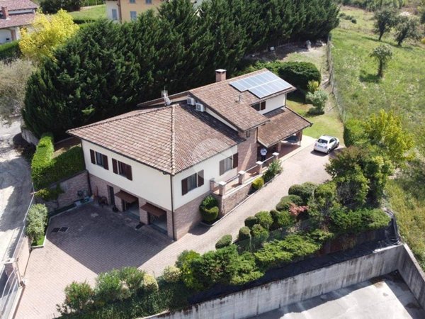 casa indipendente in vendita ad Isola d'Asti in zona Piano