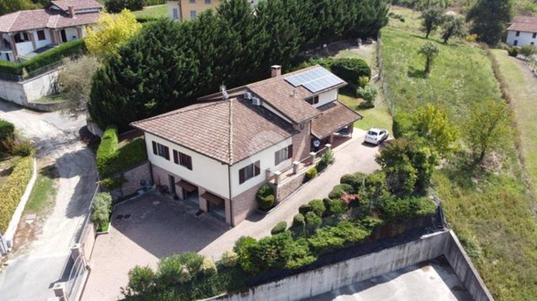 casa indipendente in vendita ad Isola d'Asti in zona Villa