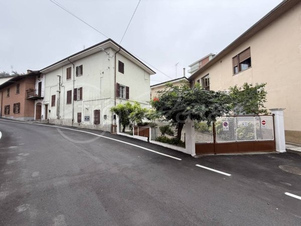 casa indipendente in vendita ad Isola d'Asti in zona Piano