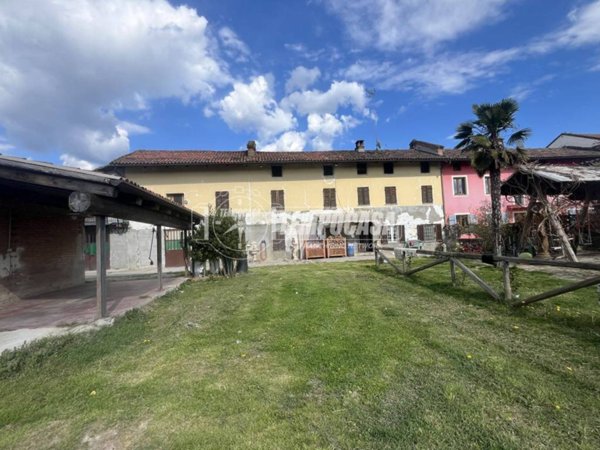 casale in vendita ad Isola d'Asti in zona Piano