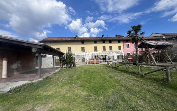casale in vendita ad Isola d'Asti in zona Piano