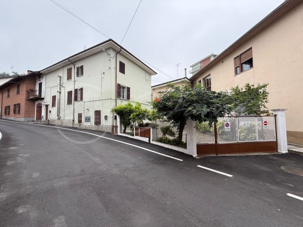 casa indipendente in vendita ad Isola d'Asti in zona Piano