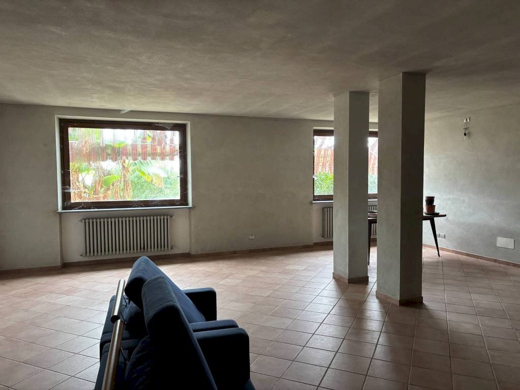 casa indipendente in vendita ad Isola d'Asti in zona Piano