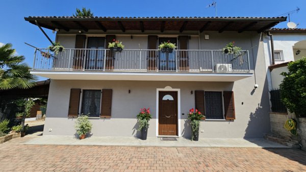 casa indipendente in vendita ad Isola d'Asti in zona Villa