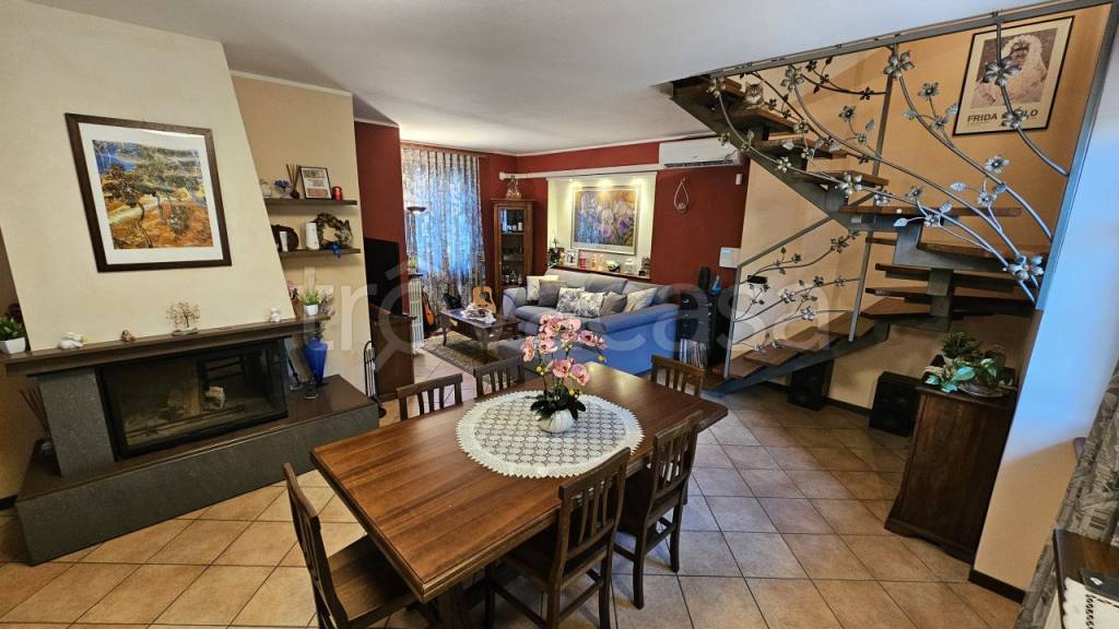 casa indipendente in vendita ad Isola d'Asti in zona Piano