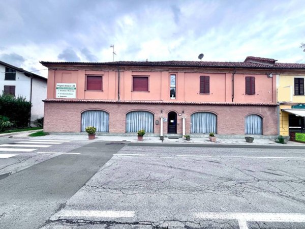 locale commerciale in vendita ad Isola d'Asti in zona Piano