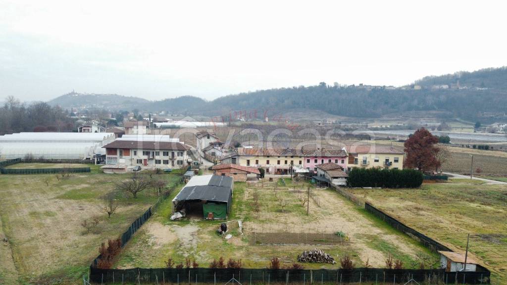 casa indipendente in vendita ad Isola d'Asti in zona Piano