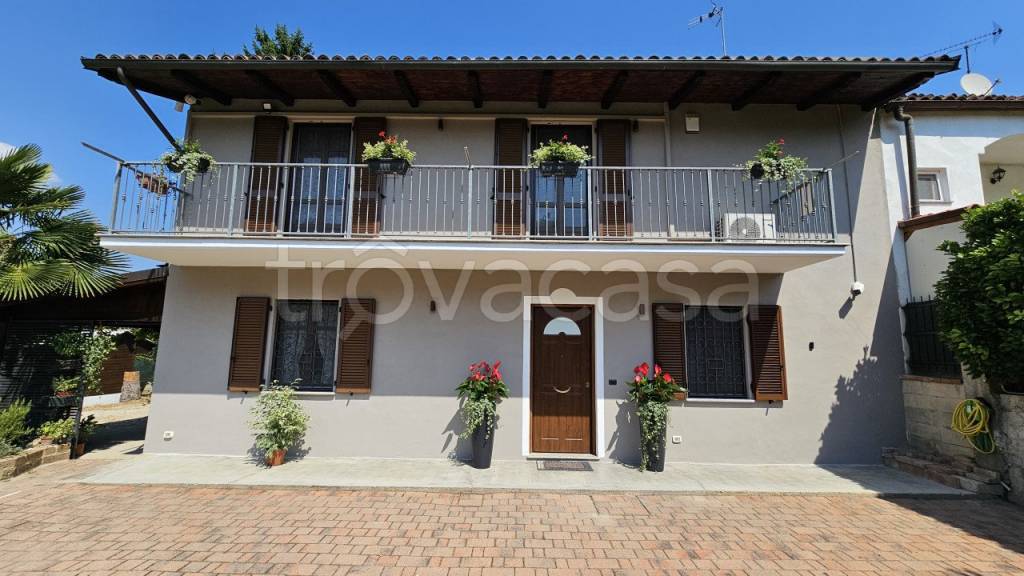 casa indipendente in vendita ad Isola d'Asti in zona Villa
