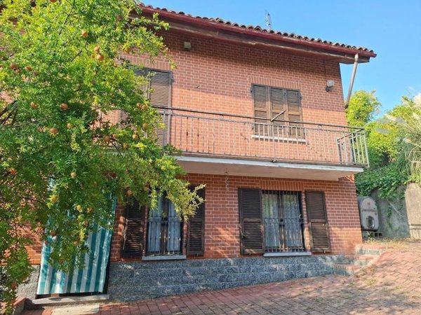 casa indipendente in vendita ad Isola d'Asti in zona Piano