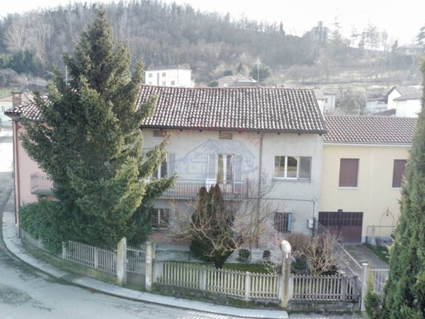 casa indipendente in vendita ad Isola d'Asti in zona Piano