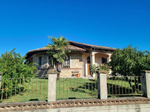 casa indipendente in vendita ad Isola d'Asti in zona Villa