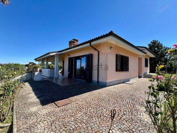 casa indipendente in vendita ad Isola d'Asti in zona Villa