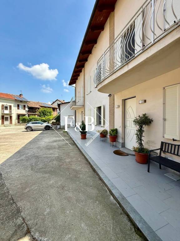casa indipendente in vendita ad Isola d'Asti in zona Piano