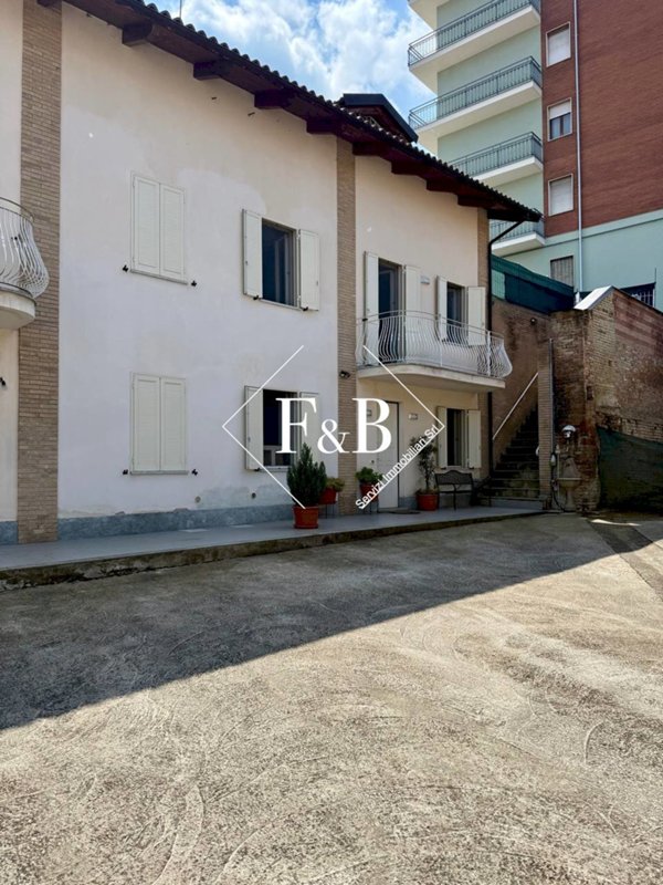 casa indipendente in vendita ad Isola d'Asti in zona Villa