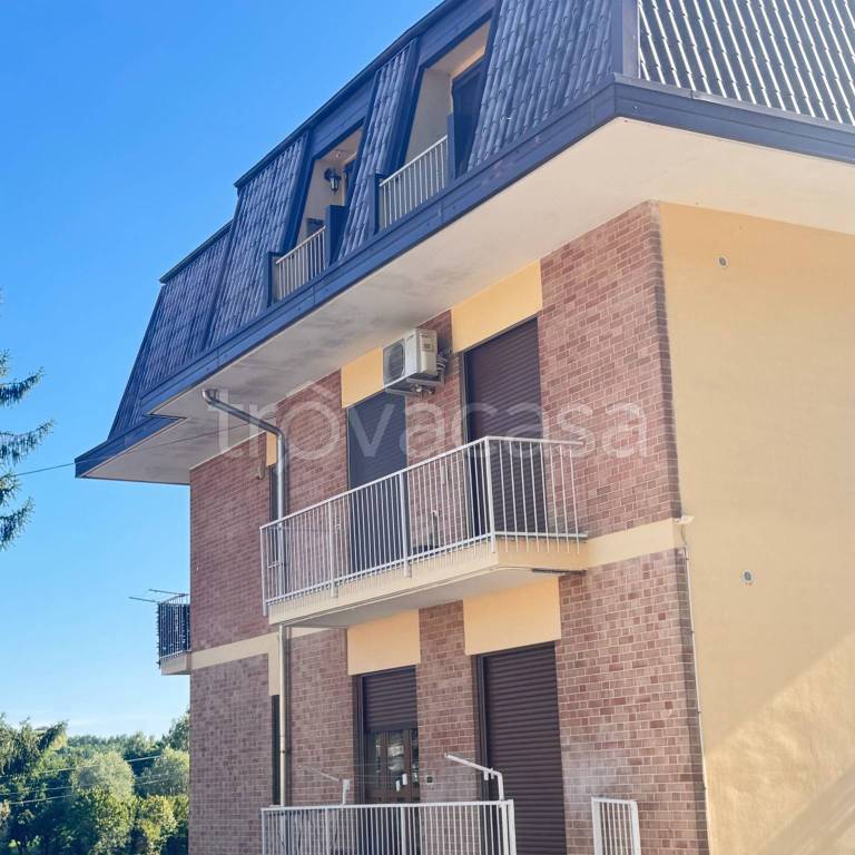 appartamento in vendita ad Isola d'Asti in zona Piano
