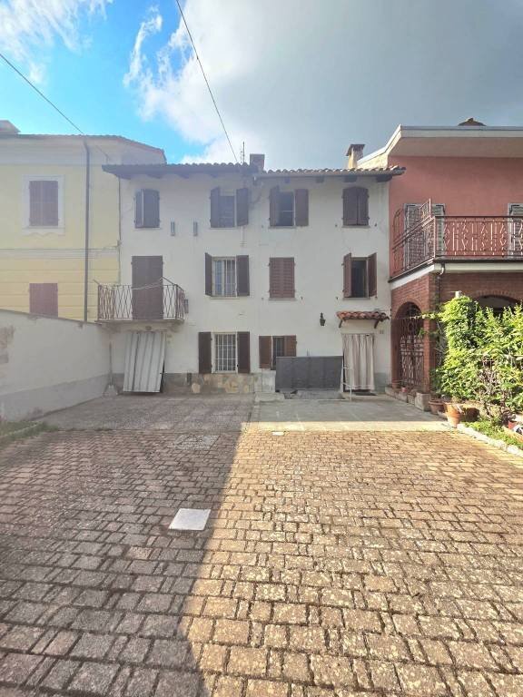 casa indipendente in vendita ad Isola d'Asti in zona Villa