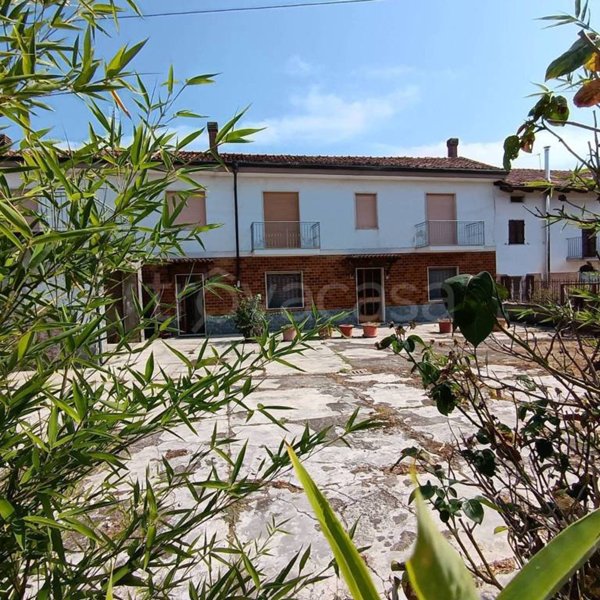 casa indipendente in vendita ad Isola d'Asti in zona Villa