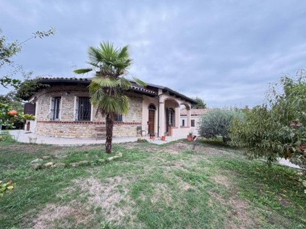 casa indipendente in vendita ad Isola d'Asti in zona Villa
