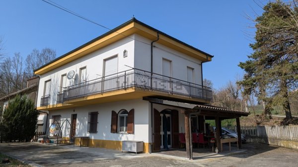 casa indipendente in vendita ad Isola d'Asti in zona Piano