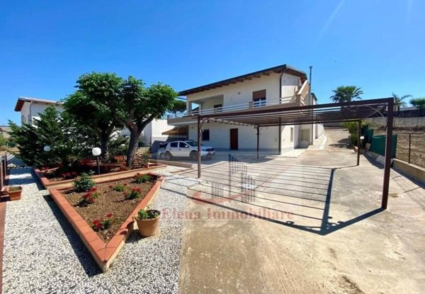 casa indipendente in vendita ad Alcamo in zona Alcamo Marina