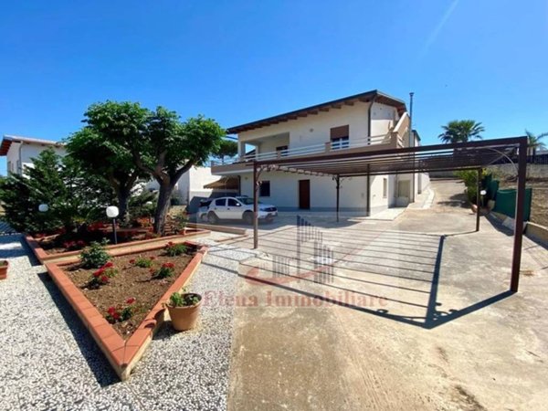 casa indipendente in vendita ad Alcamo in zona Alcamo Marina