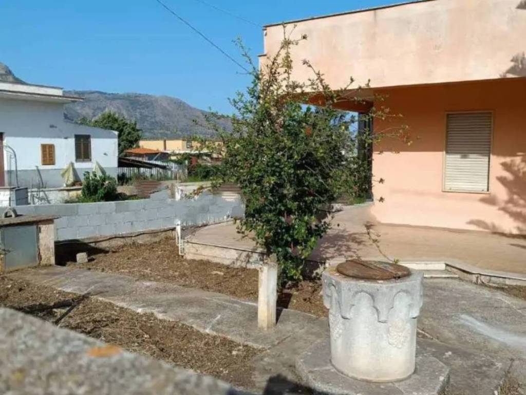 casa indipendente in vendita ad Alcamo in zona Alcamo Marina