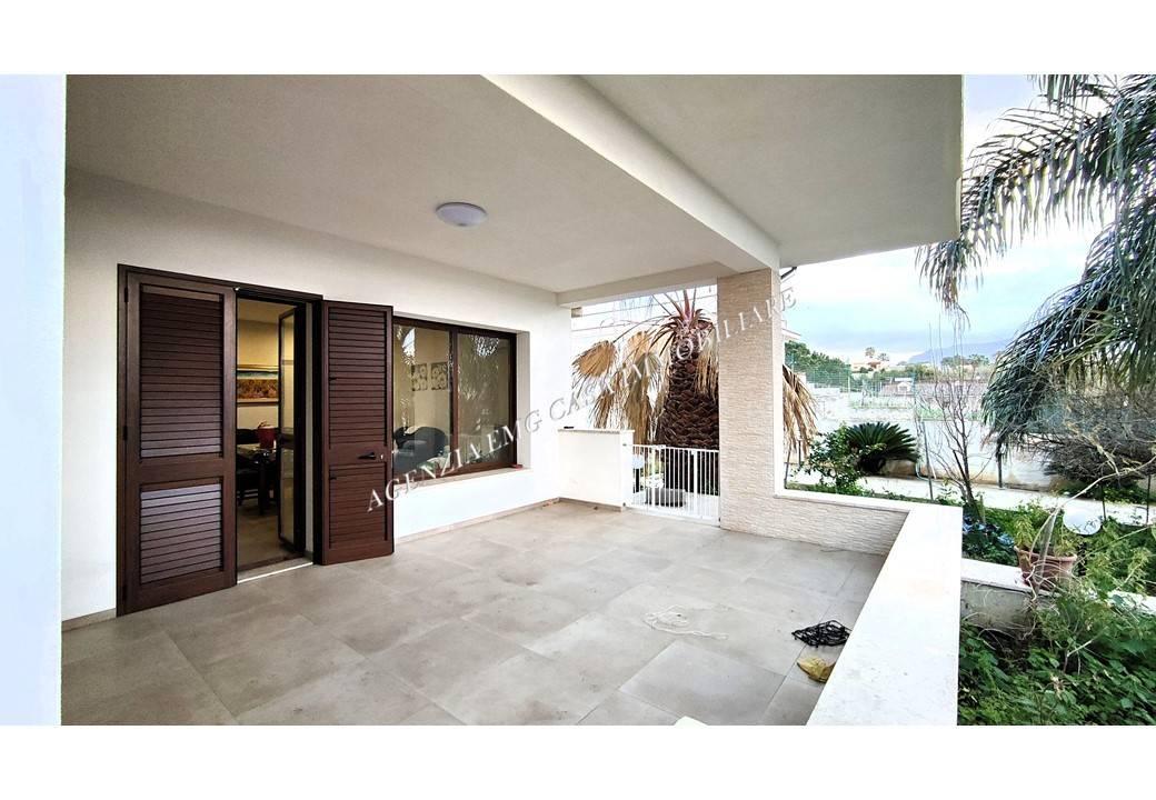casa indipendente in vendita ad Alcamo in zona Alcamo Marina
