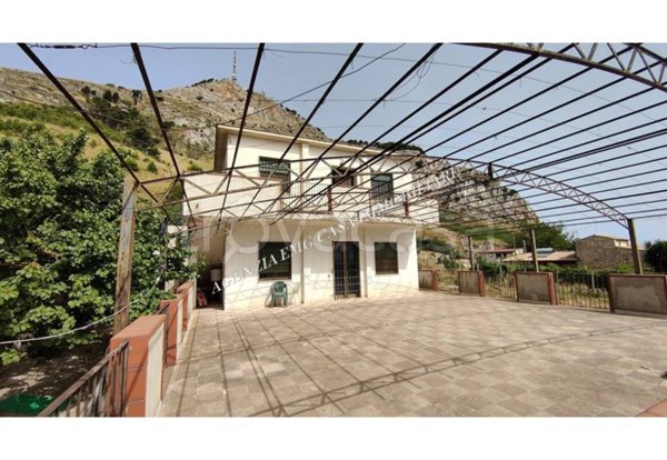 casa indipendente in vendita ad Alcamo