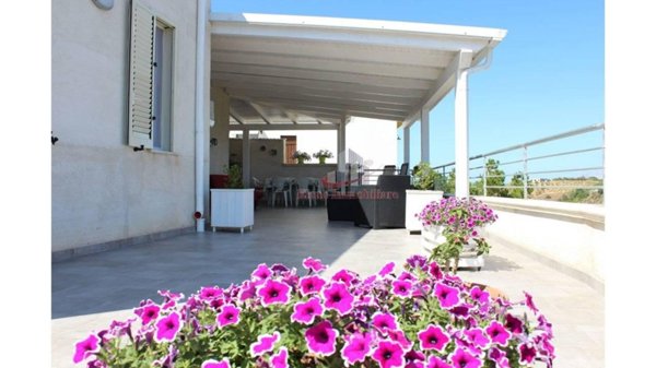 casa indipendente in vendita ad Alcamo in zona Alcamo Marina
