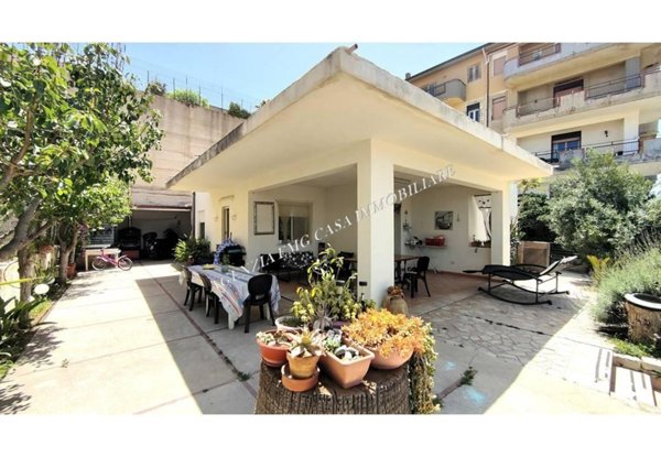 casa indipendente in vendita ad Alcamo in zona Alcamo Marina