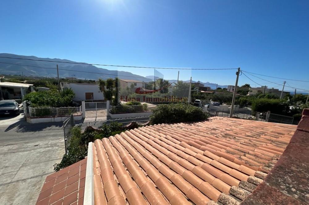 casa indipendente in vendita ad Alcamo in zona Alcamo Marina