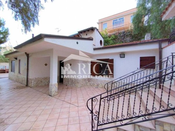 casa indipendente in vendita ad Alcamo in zona Alcamo Marina