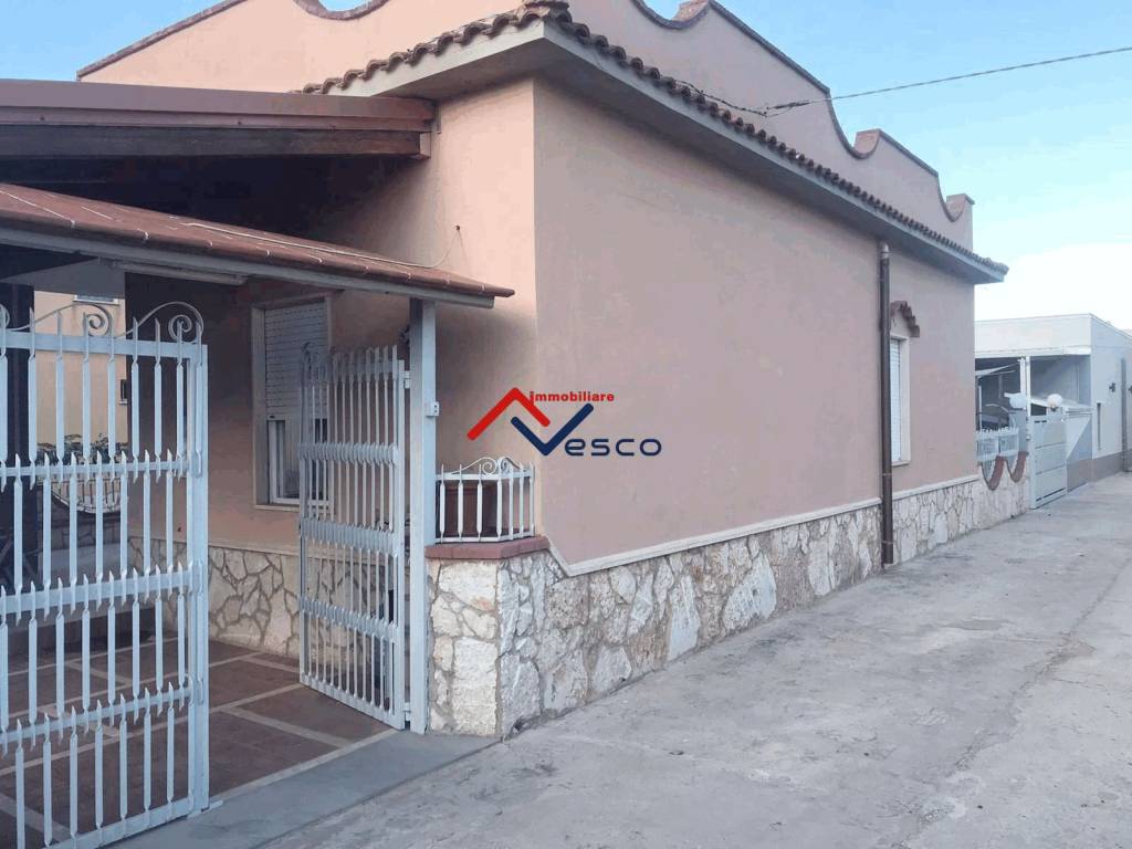 casa indipendente in vendita ad Alcamo in zona Alcamo Marina
