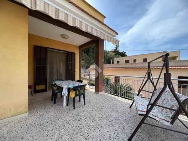 casa indipendente in vendita ad Alcamo in zona Alcamo Marina