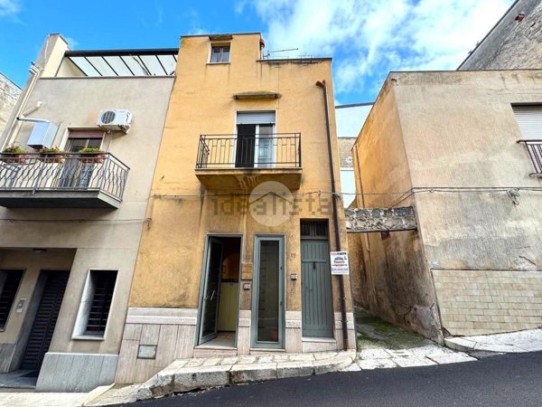 appartamento in vendita ad Alcamo in zona Centro Città