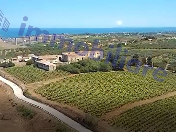 casa indipendente in vendita ad Alcamo in zona Fico