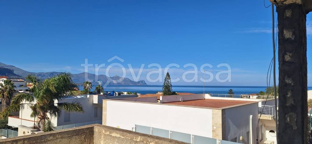 casa indipendente in vendita ad Alcamo in zona Alcamo Marina