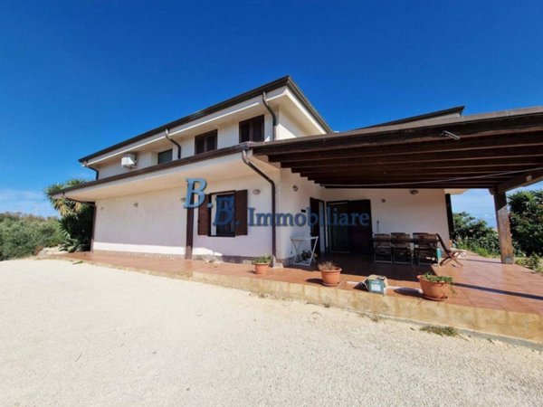 casa indipendente in vendita ad Alcamo in zona Alcamo Marina