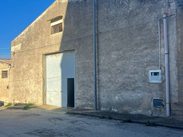 locale commerciale in vendita ad Alcamo