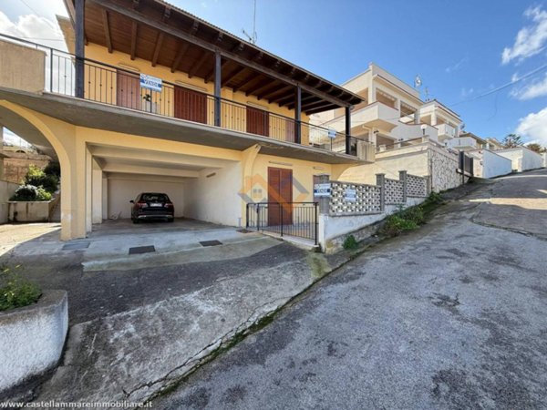 casa indipendente in vendita ad Alcamo in zona Alcamo Marina