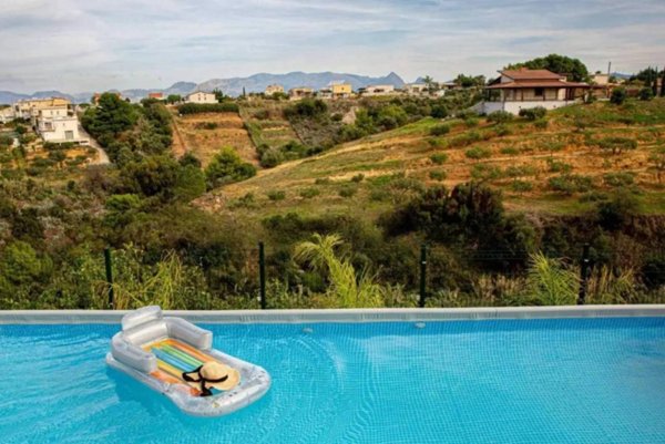 casa indipendente in vendita ad Alcamo in zona Alcamo Marina